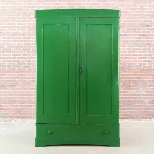 Brocante grüner Wäscheschrank