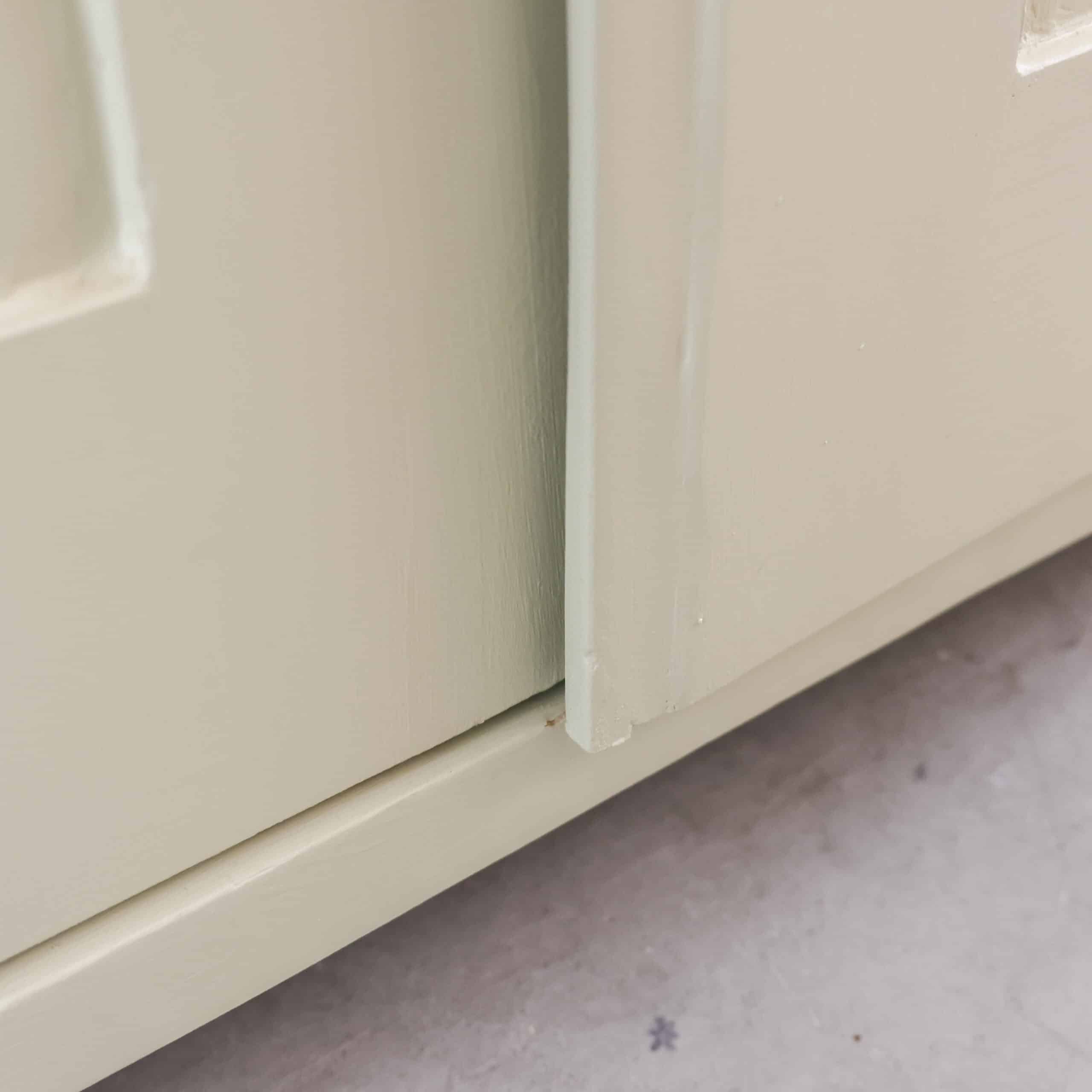Brocante-Leinenschrank in Creme – Abbildung 9