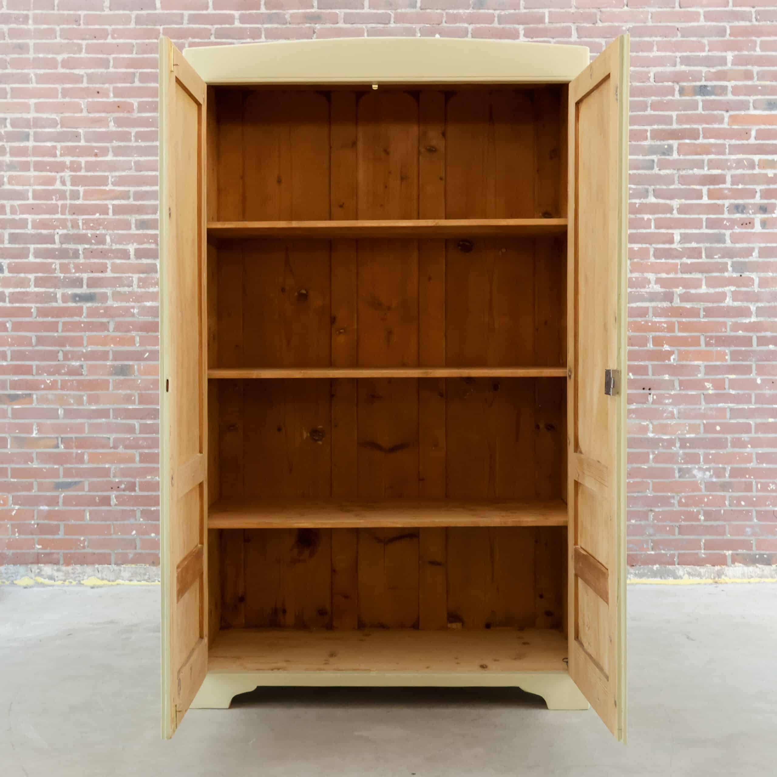 Brocante cremefarbener Wäscheschrank - Bild 2