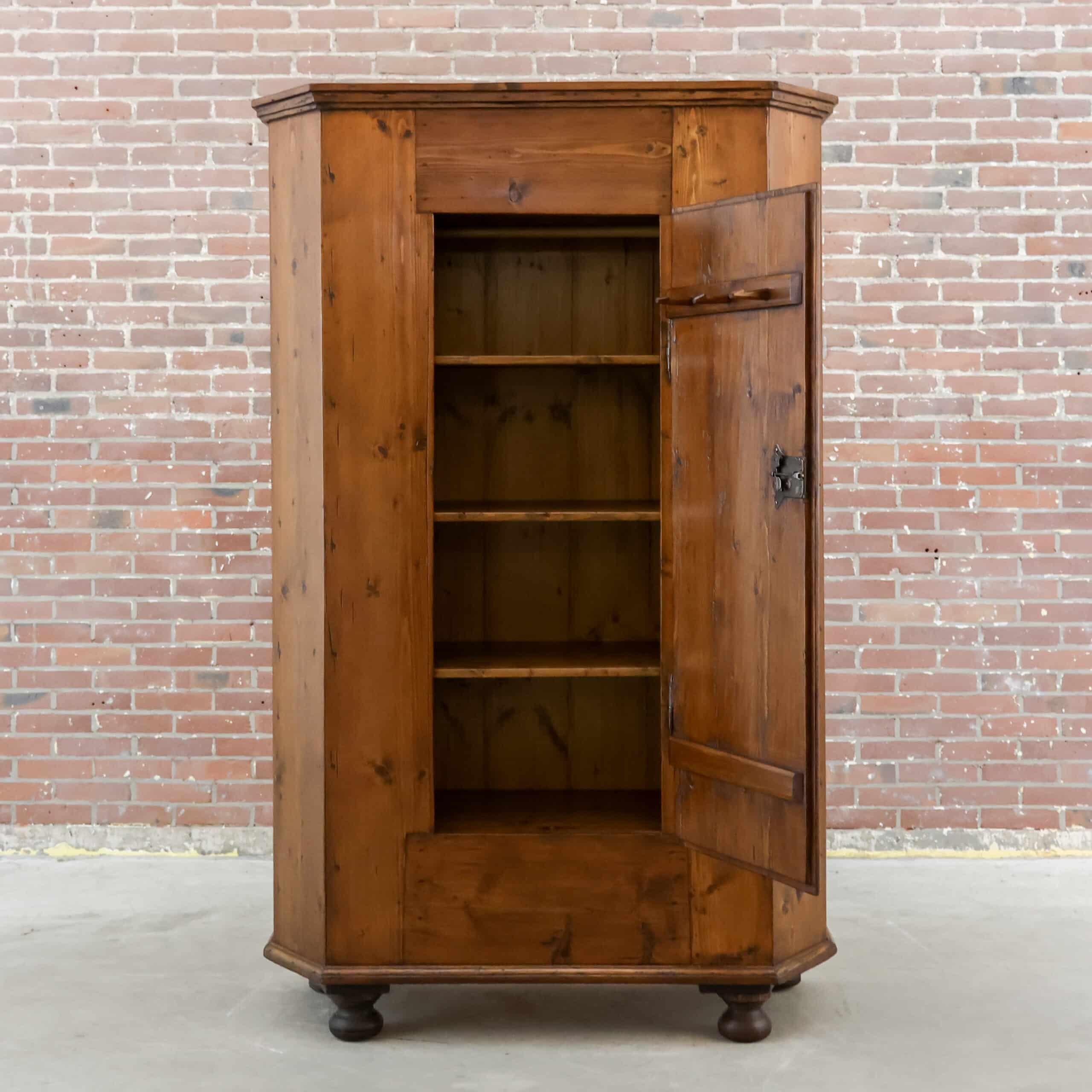 Antiker Einzeltürschrank – Abbildung 2