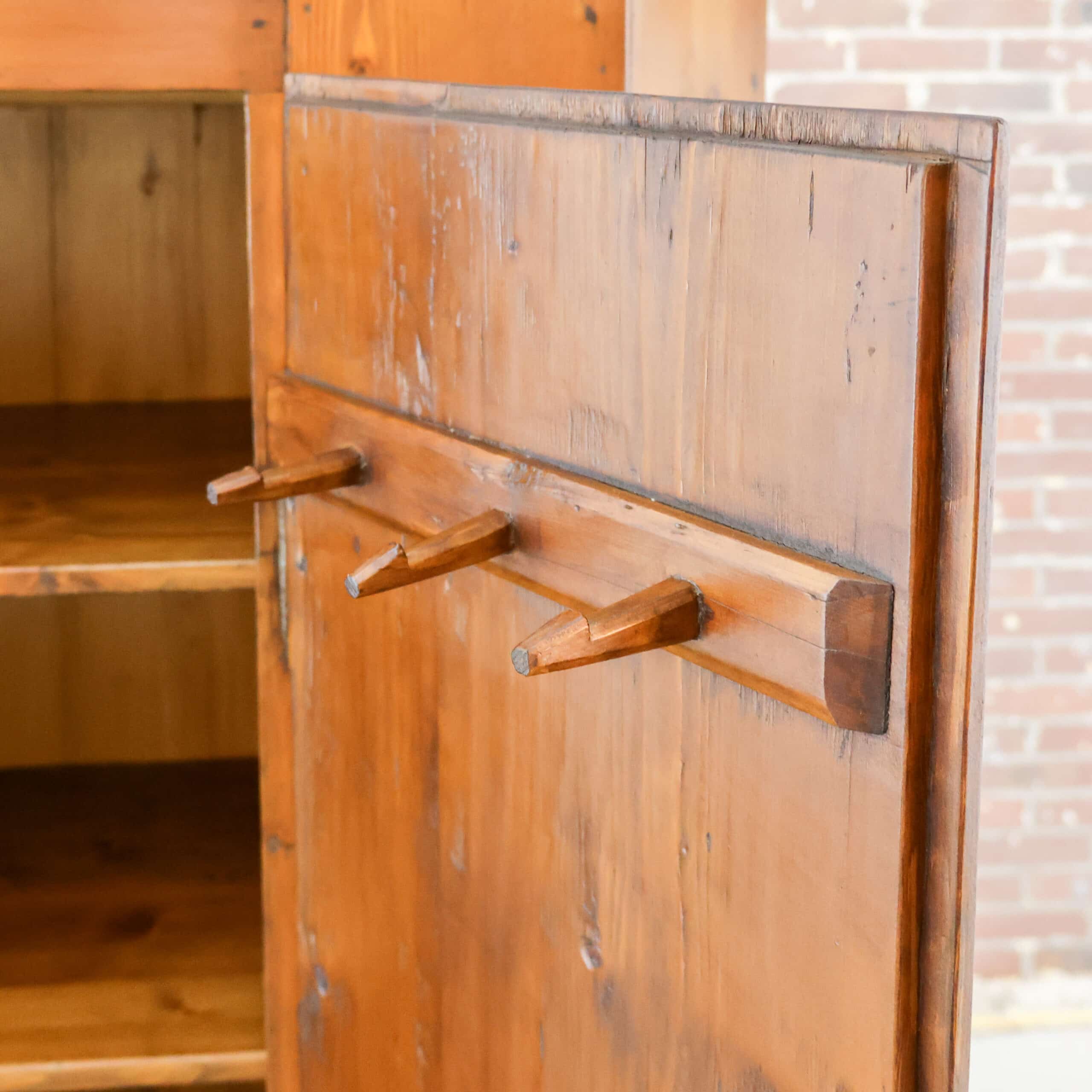 Antiker Einzeltürschrank – Abbildung 3