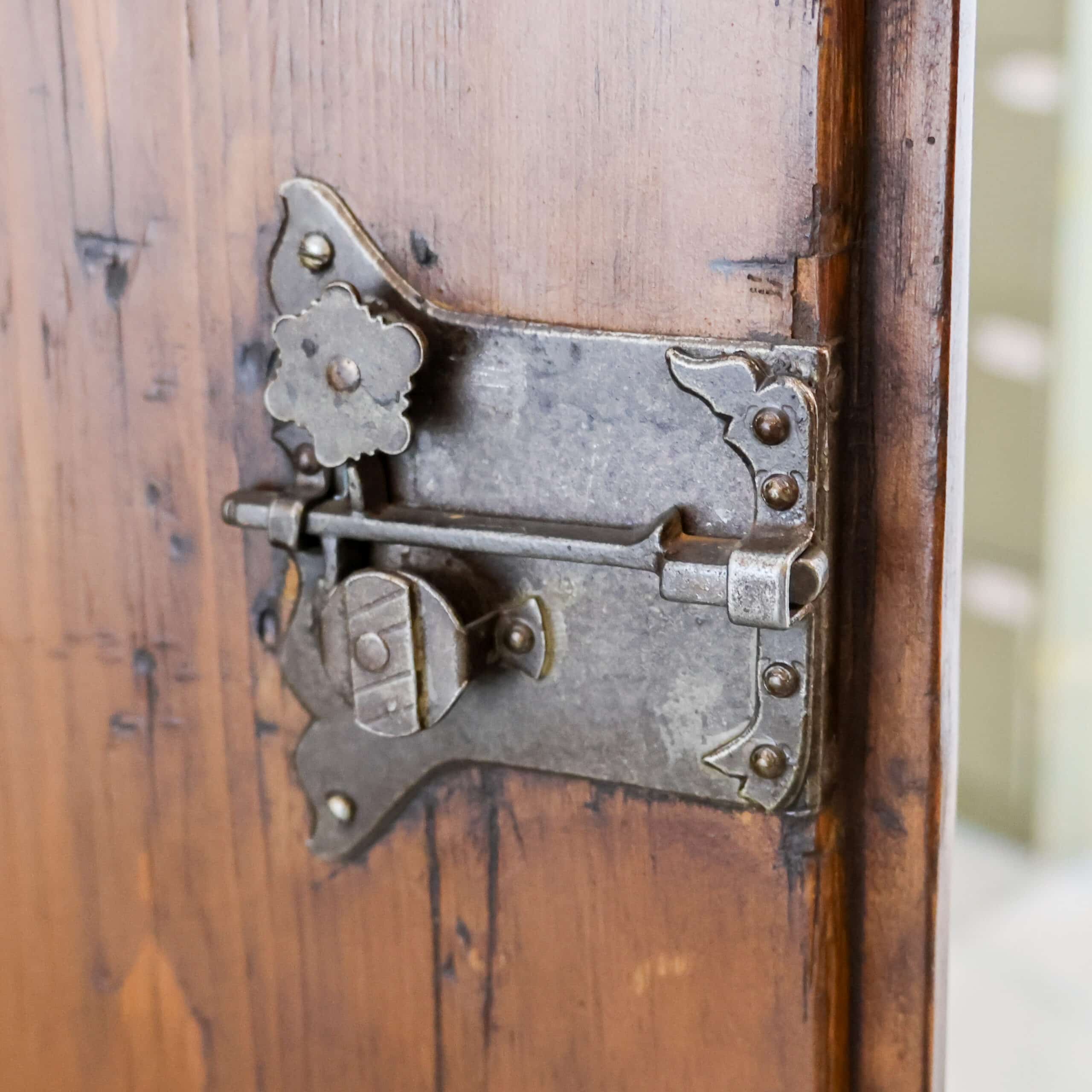 Antiker Einzeltürschrank – Abbildung 5