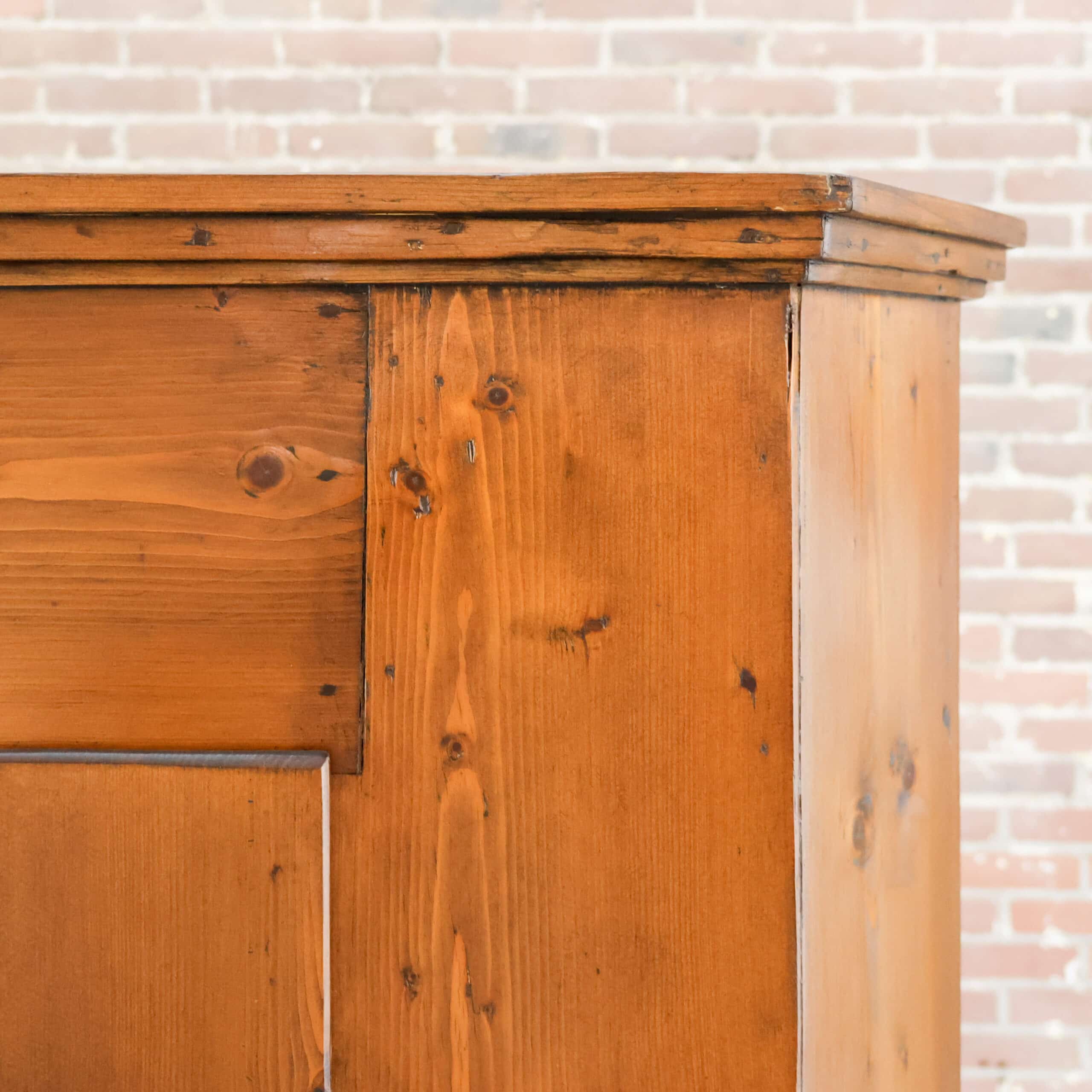 Antiker Einzeltürschrank – Abbildung 6