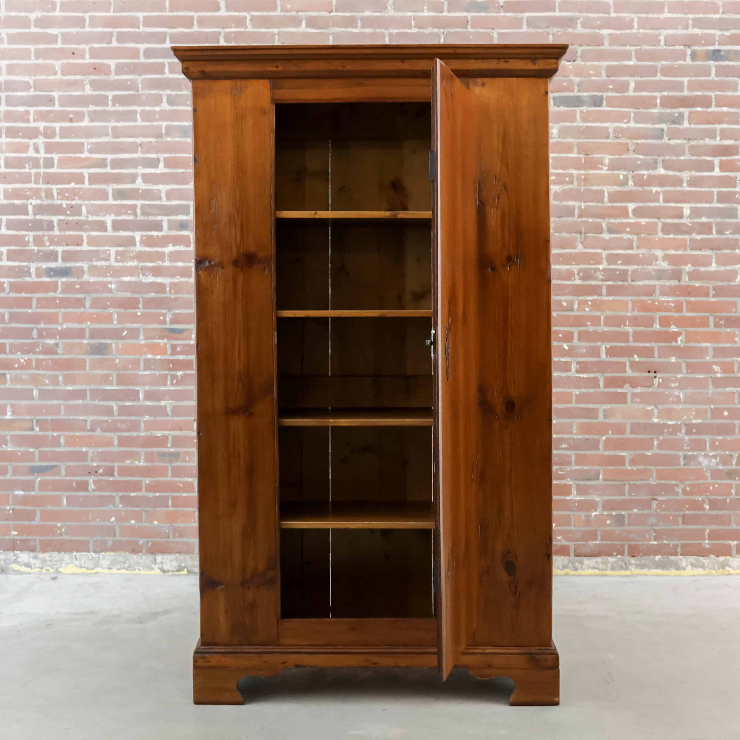 Antiker Einzeltürschrank – Abbildung 2