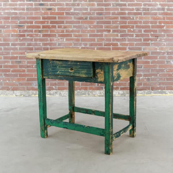 Rustikaler Tisch