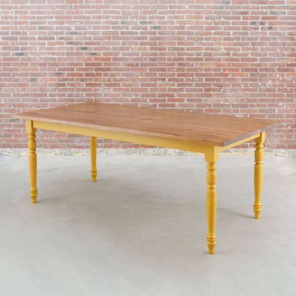 Esstisch im Landhausstil